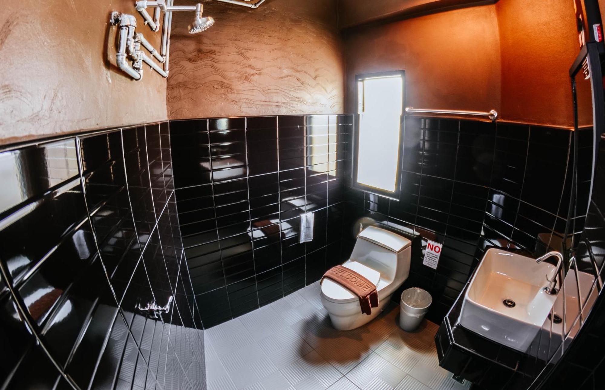 Hotel The 8 Factory 3*